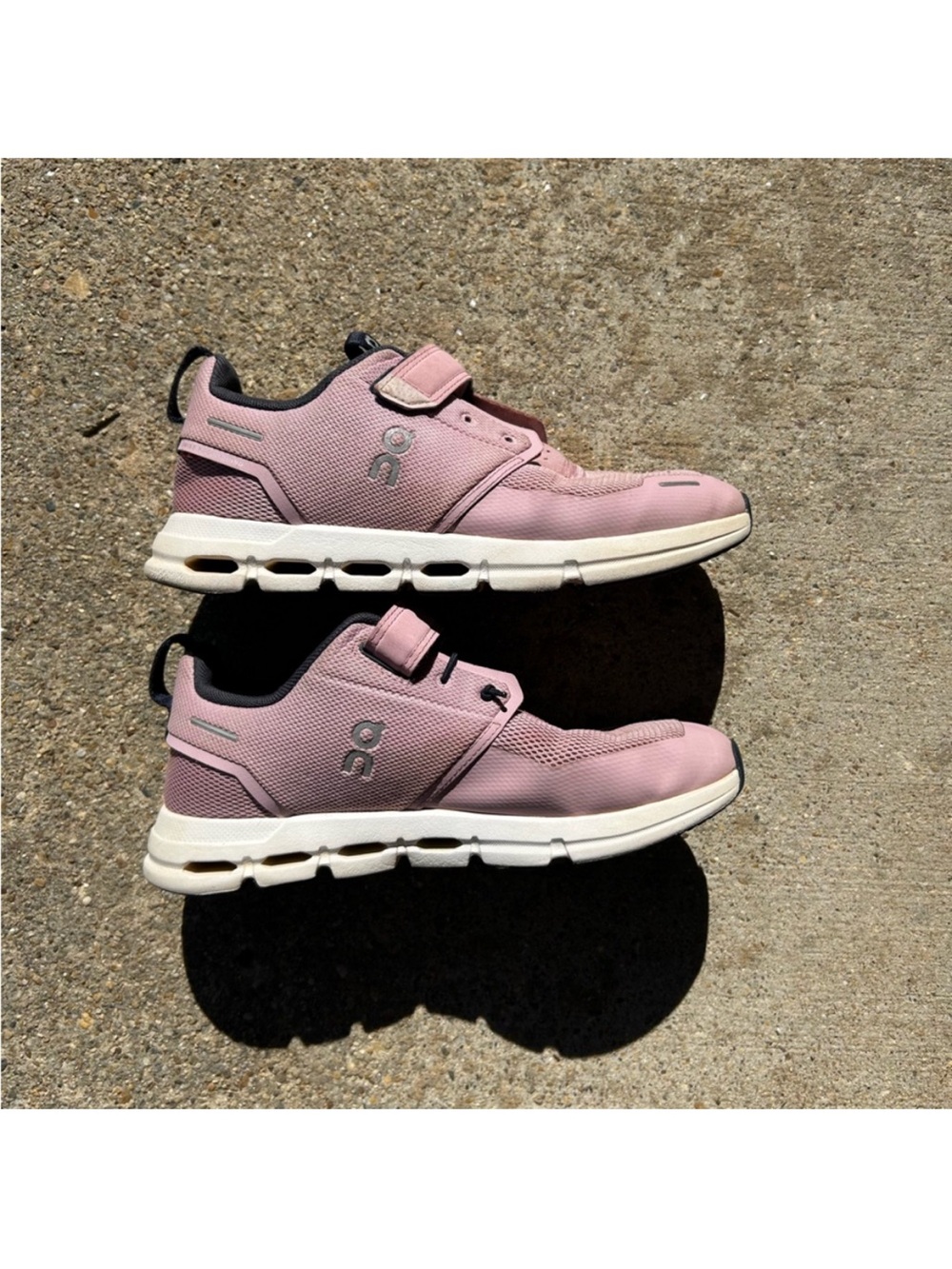 On Running Kids' Pink Hook-and-Loop Athletic Sneakers